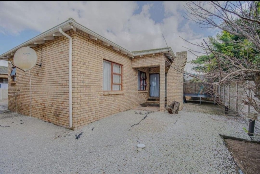 5 Bedroom Property for Sale in Overbaakens Eastern Cape